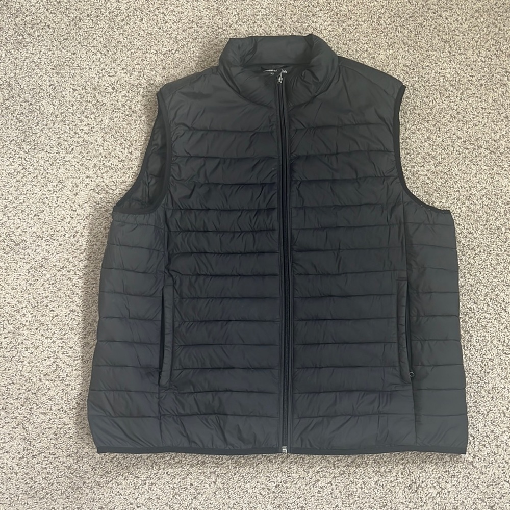 Amazon Essentials Lightweight puffy vest, Mens XL, Black